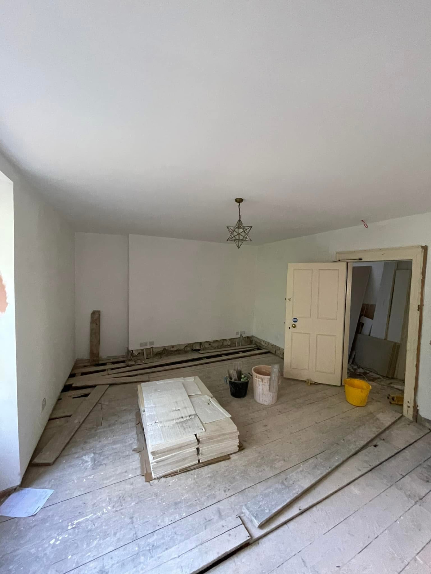 Bedroom, terracotta wall, before decorating